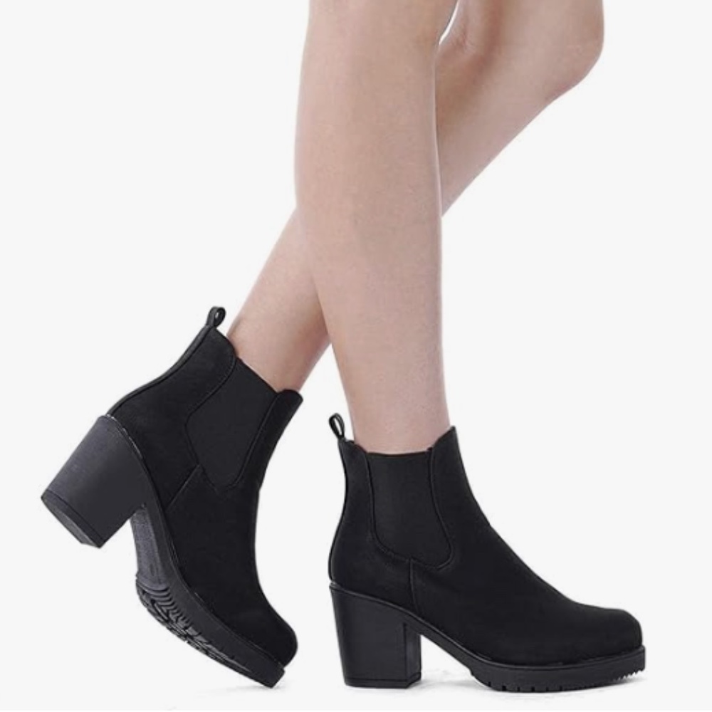 DREAM PAIRS Women's Black PU Leather Chunky Heel Chelsea Ankle Boots, size 7.5